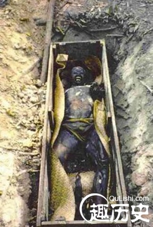 康熙年间"诈尸案":棺材里坐起挂着血的尸体