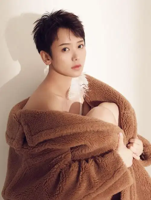 "女版张翰"李晓峰,与刘恺威恋情实锤后,一夜火出圈4-度小视