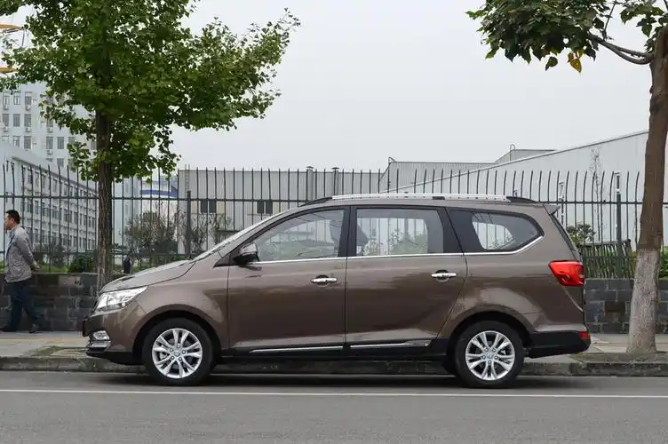 宝骏7302016款15l手动豪华版7座