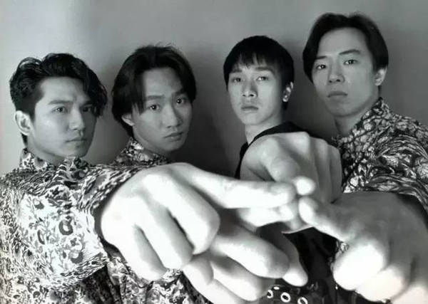 黄家驹在beyond生命接触演唱会上还说了这样一番话:"在这里我要多谢一