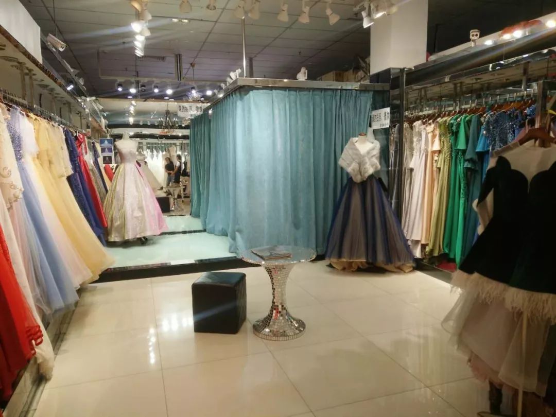 新娘婚纱礼服挑选技巧 曼罗缘婚纱礼服店欢迎您