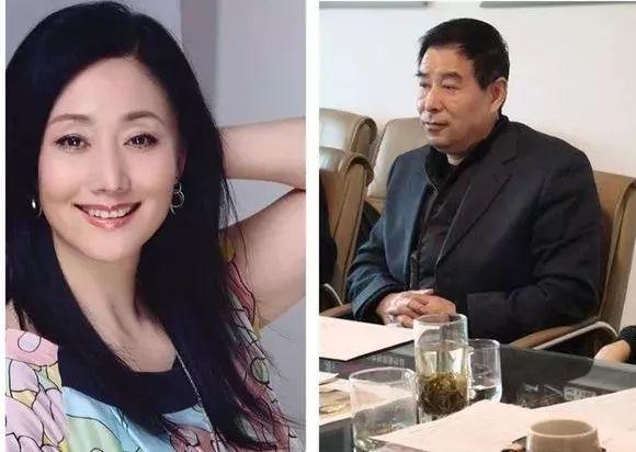 53岁令妃生活近照曝光比电视上还美老公是中国传媒大学教授