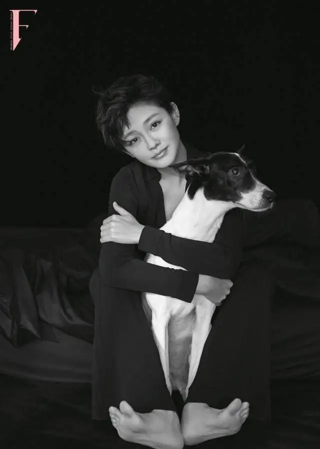 原创43岁大s剪超短发拍大片表情搞怪俏皮活力新风格比杉菜还少女