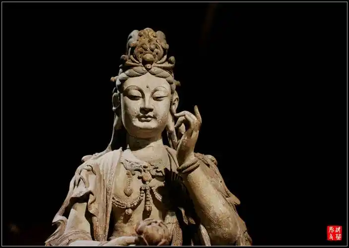 国家博物馆宋代彩绘木雕观世音菩萨坐像头像,是原物的还是后装的?