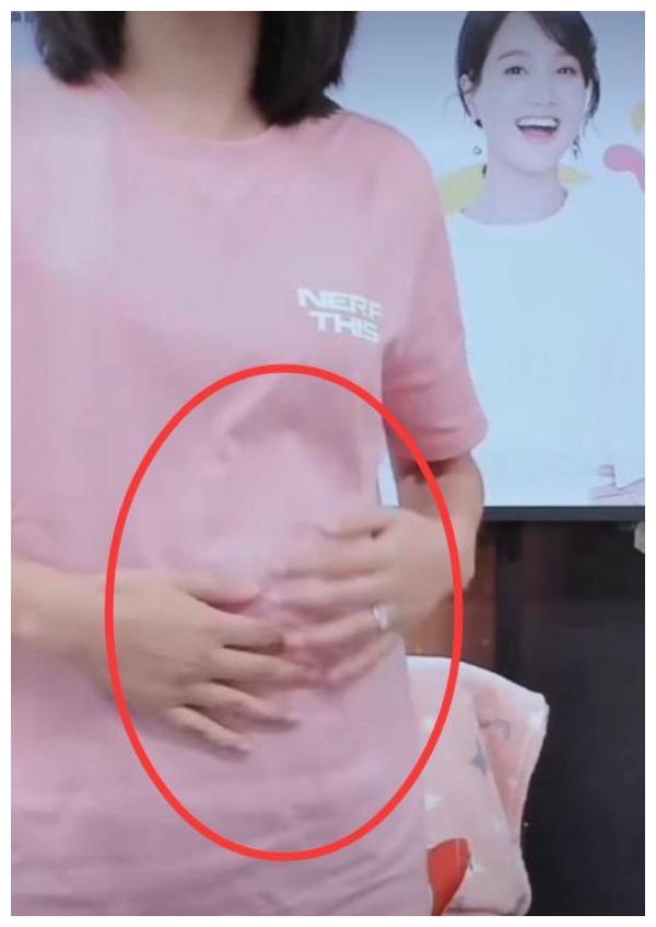 朱丹官宣怀二胎,手捧三月大孕肚,自爆丈夫周一围反应,意料之外