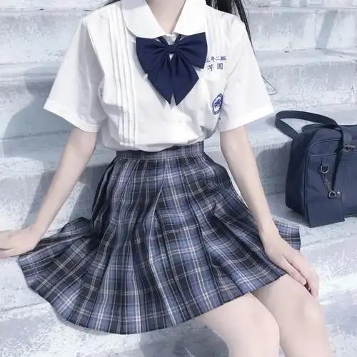 小女生穿jk露腰头像