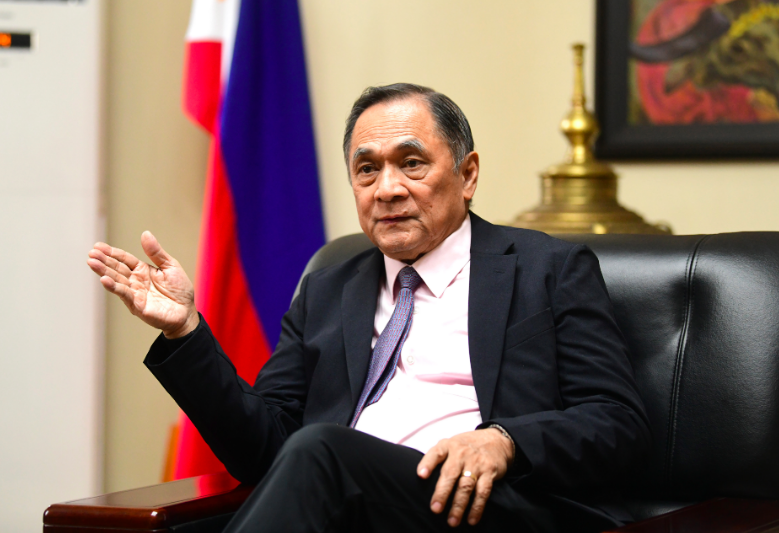 菲律宾驻华大使吉米·弗古律斯.和冠欣摄