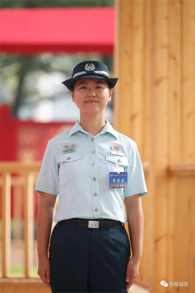 火箭军新入职文职亮相