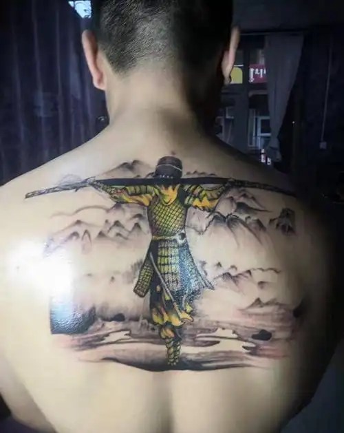 至尊宝纹身图片_背部纹身图案