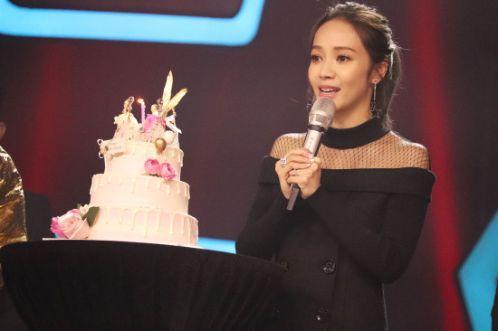 《蒙面唱将猜猜猜》第三季收官在即 侯佩岑现场庆生自曝愿意献声