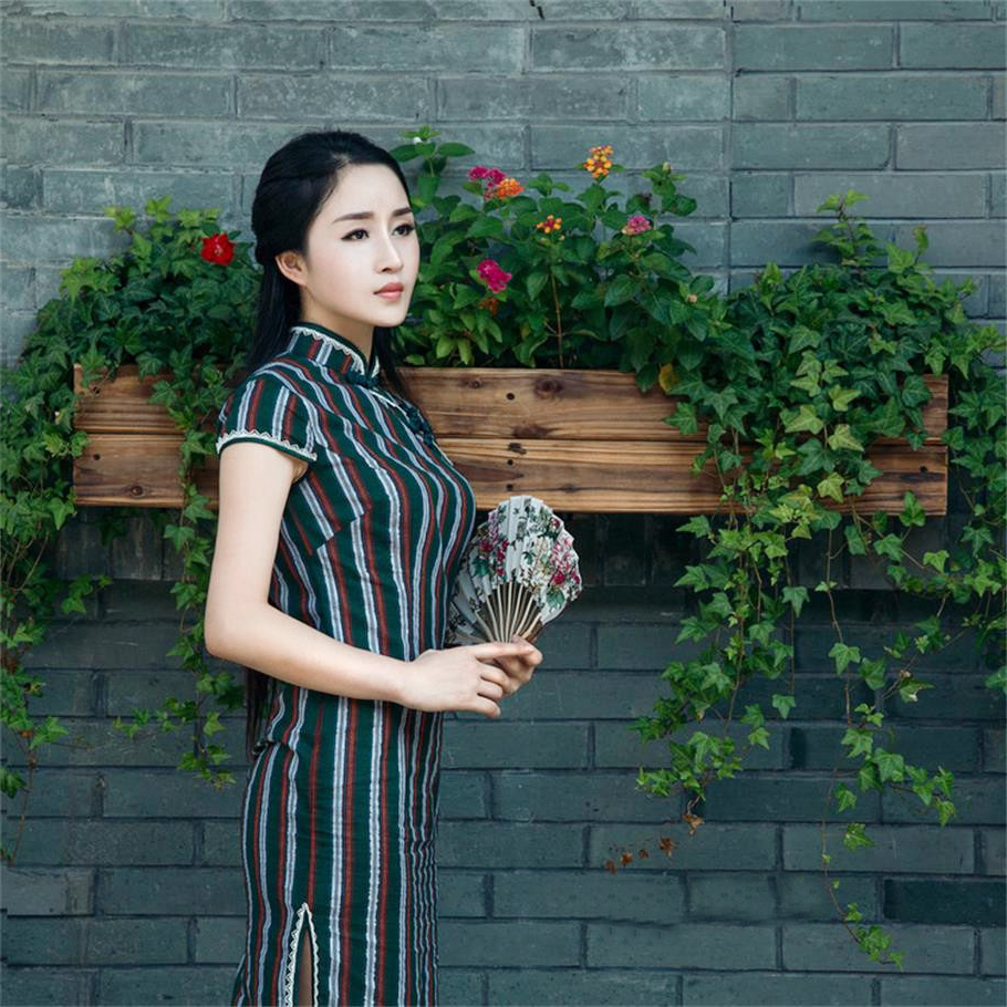 人像摄影(镜头下的文雅气质古韵装美女)