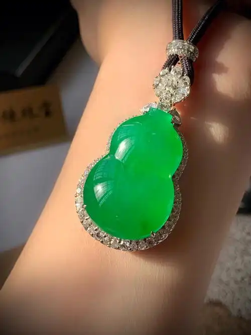 超大颗甜甜木那翡翠葫芦吊坠高端大气