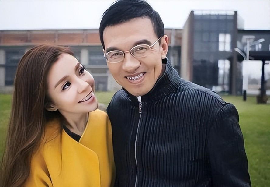 央视主持朱迅:嫁湖南农村,"倒贴"丈夫一套房,将公婆宠成孩子