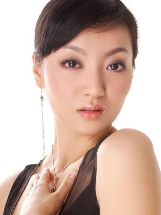 时尚与金融的结合郝洋的金地毯