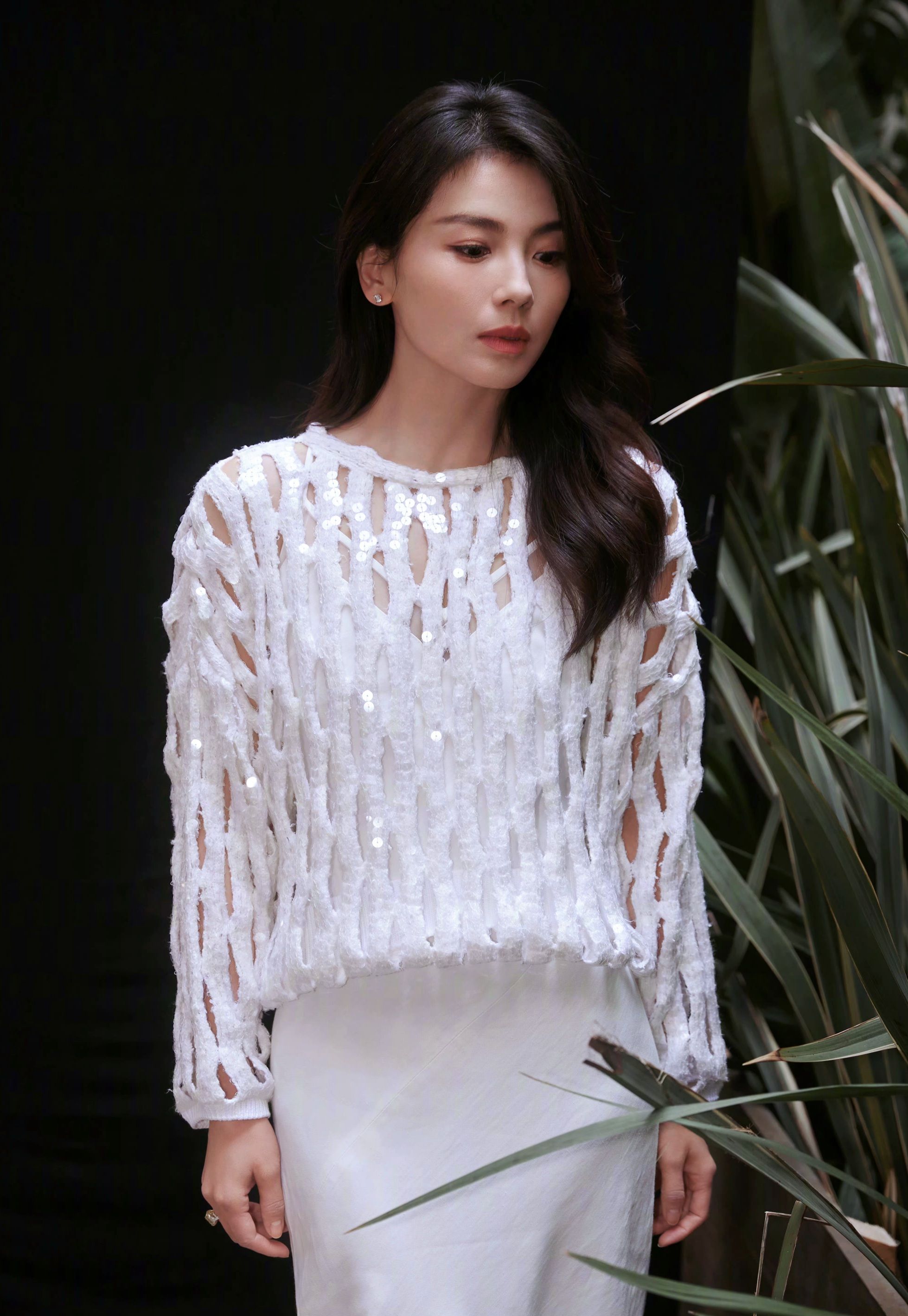 刘涛白色长裙优雅时尚写真