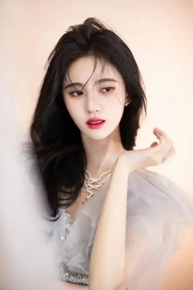 鞠婧祎背后的故事