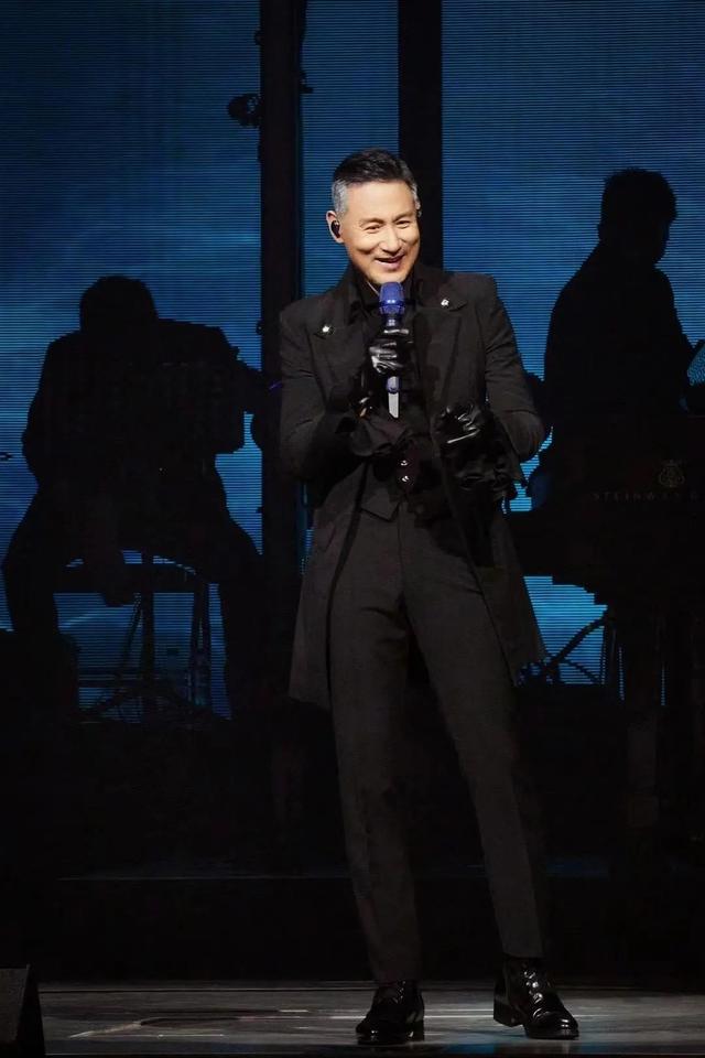 3月7日,张学友因身体原因,取消了3月8日,9日,10日在上海东方体育中心