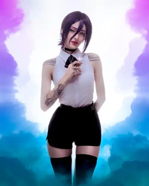 俄罗斯美女cos《电锯人》蕾塞 身材火辣性感无比