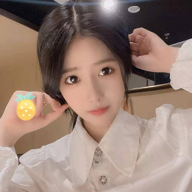 复播新造型青春可爱 陌陌主播小静宝变身元气少女