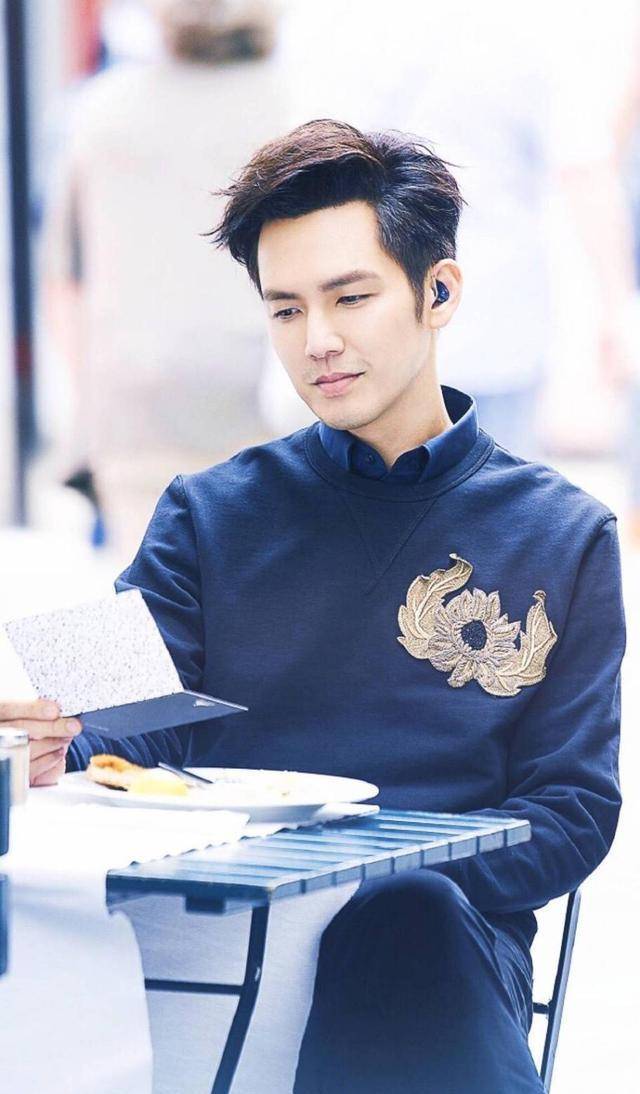 钟汉良依旧帅气,颜值与二十年前并无差异,曾出演过《流星花园》_网友