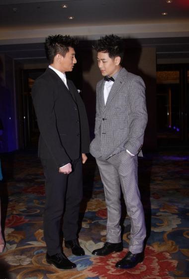 林志颖吴奇隆帅气亮相亲密热聊破不和传闻35