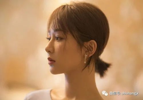 短发女生流行马尾辫的扎法分析,不想天天散着短发的你学起来_腾讯新闻