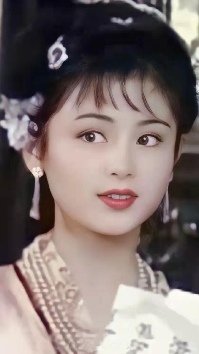 陈红年轻时的颜,那简直连倾国倾城都觉得还不够夸