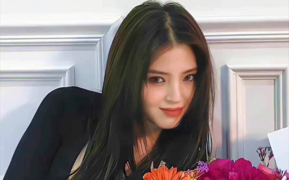 【南韩神颜韩素希】清纯中带点野性 是能将氛围感拉满的韩素希啊