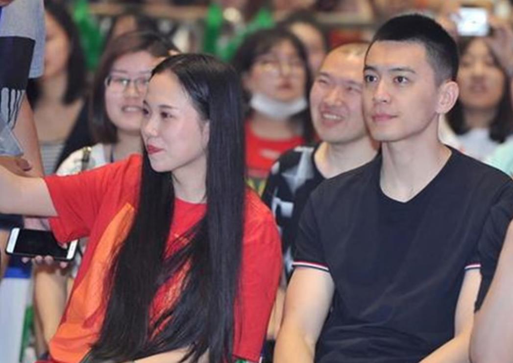 妻子发文暗讽杨鸣唐佳良已删除简介和与杨鸣合照