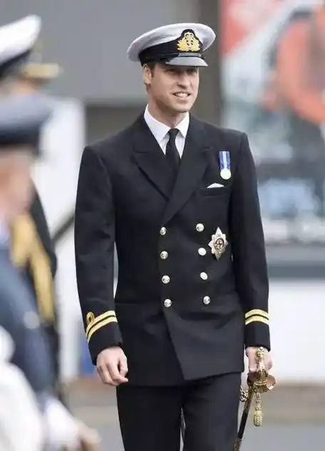 军装海军制服作战制服左到右: 陆军, 陆军,陆军,海军陆战队,海军,空军