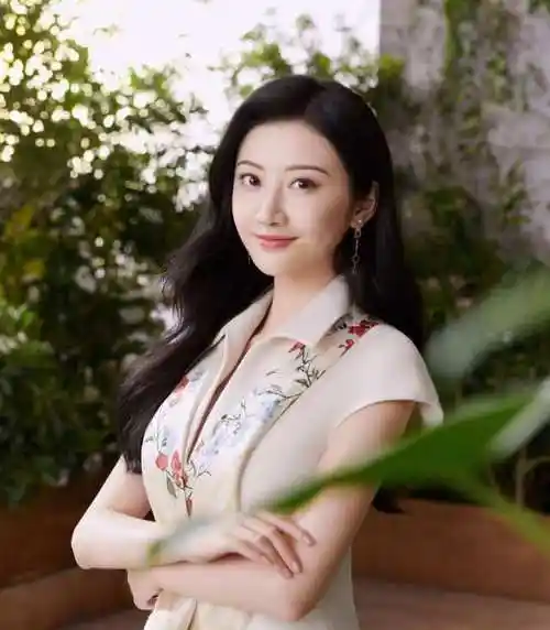 30岁至35岁的女明星有谁(30岁至35岁的女明星有谁呢)