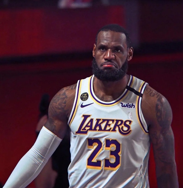 詹姆斯发表霸气宣言:仍在打球就是想再拿一个总冠军