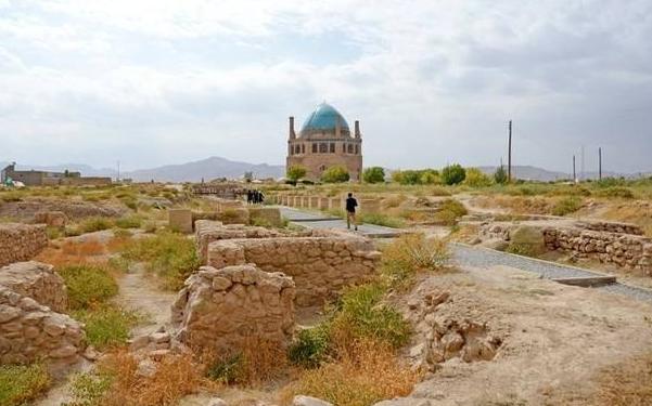 前言:苏丹尼耶古城,位于伊朗西北赞詹省,它是一座历史悠久的城市,始建