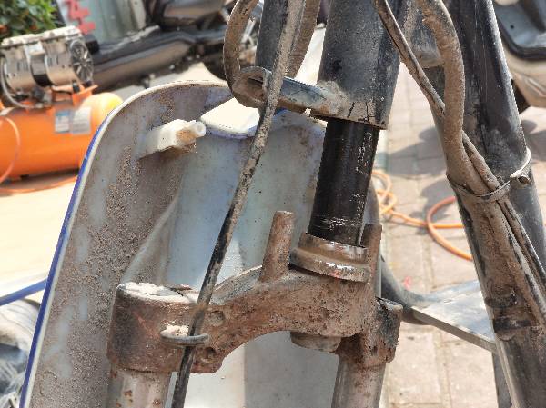 电动车一体前叉怎么拆,求大神指点