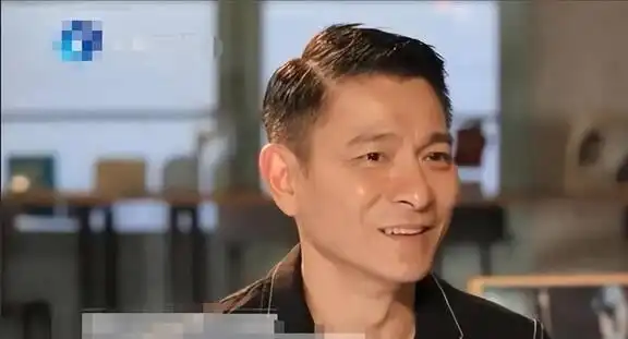 刘德华近照老态龙钟满头白发啤酒肚明显引发网友热议