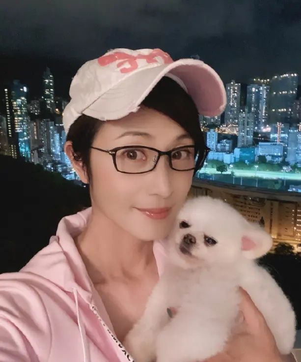 陈法蓉参加活动的生图皮肤发黄很憔悴看状态真像有54岁的人