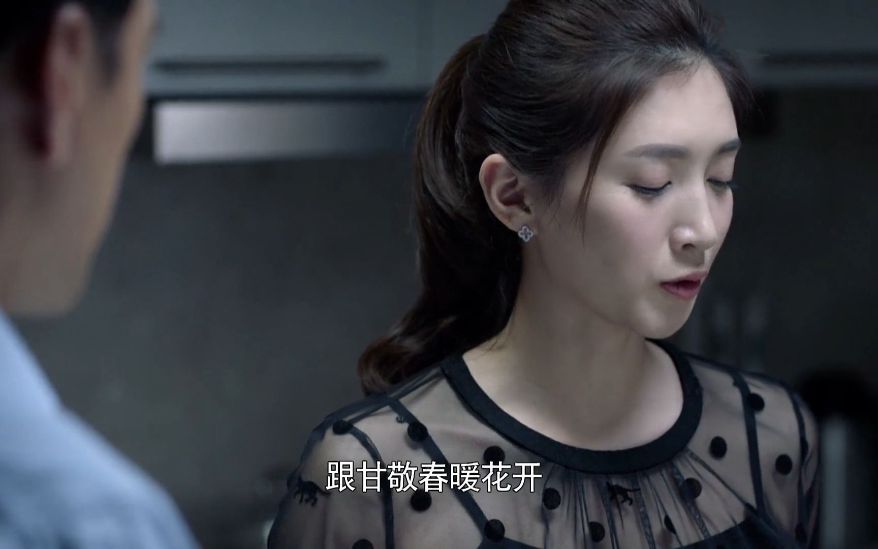 好先生:江疏影吃饭太淑女了,就吃这一小口,太优雅了!