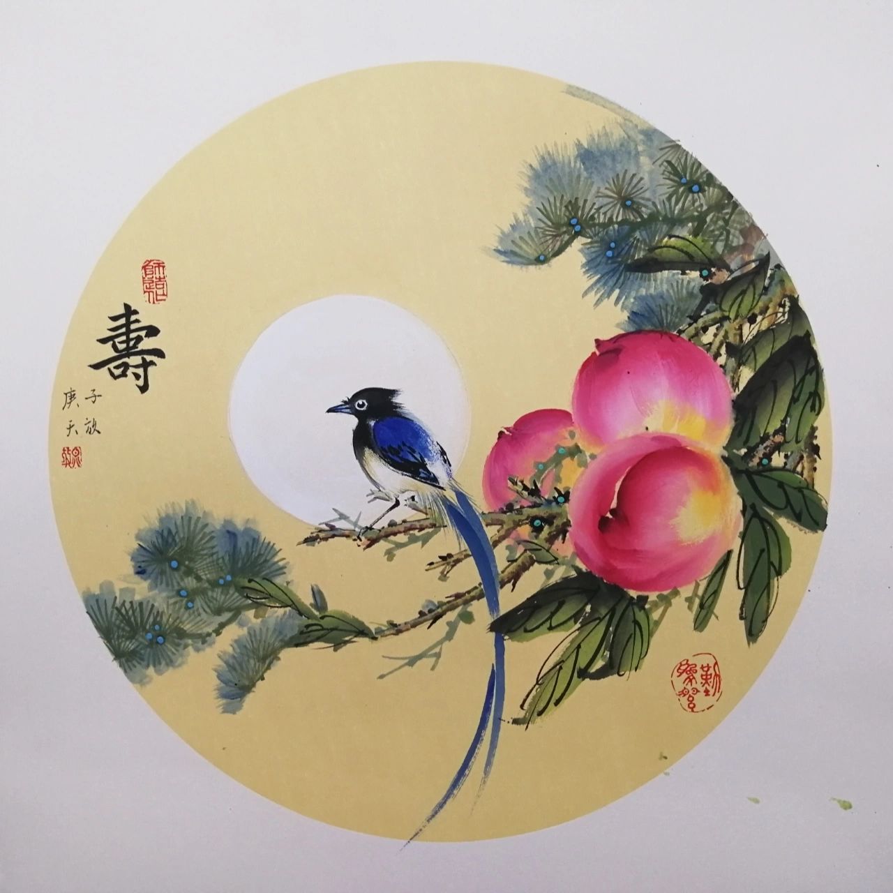 国画·祝寿图 8215元素: ①绶带:寓意健康长寿(也有官运亨通之意)