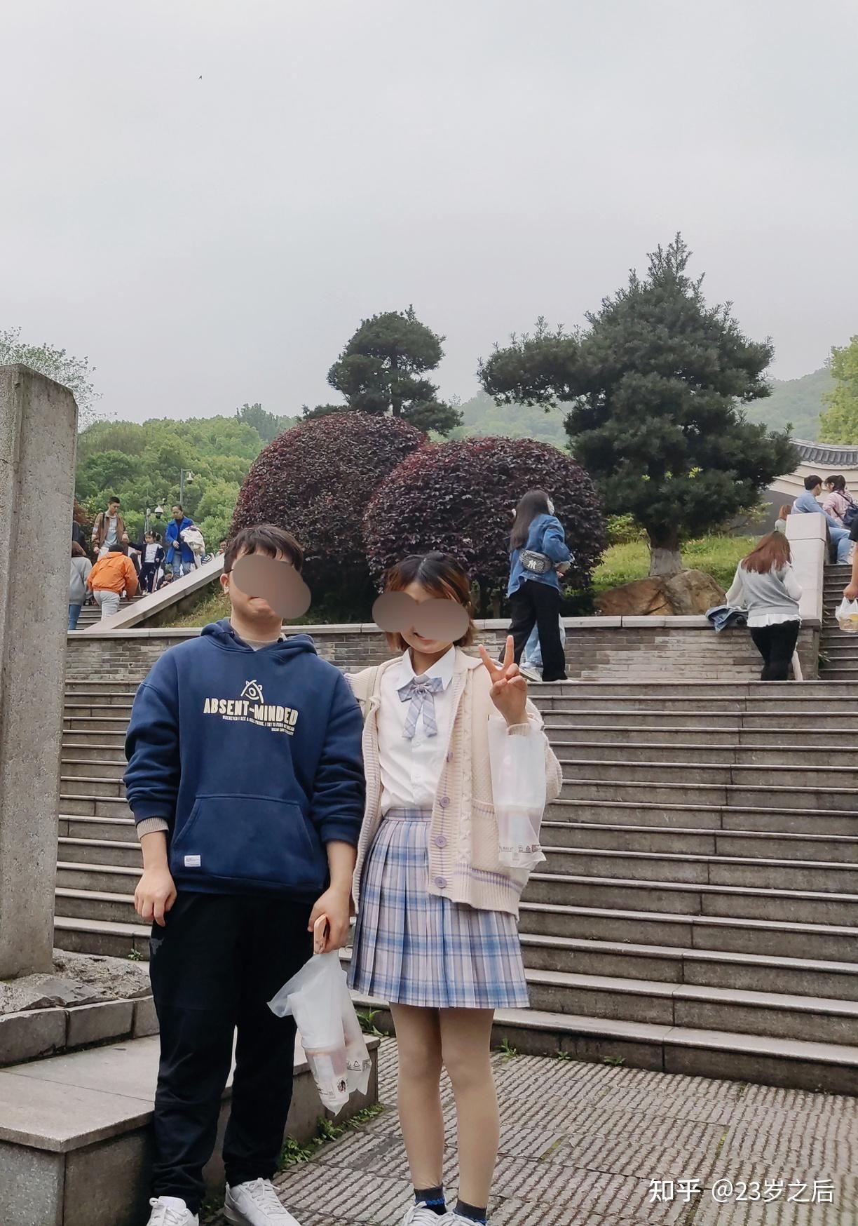 想知道男生165 女生158站在一起是怎样的! - 知乎