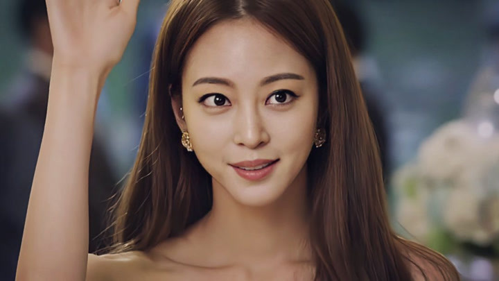 美女的诞生:女人盛装出席宴会,会不会被丈夫认出来呢