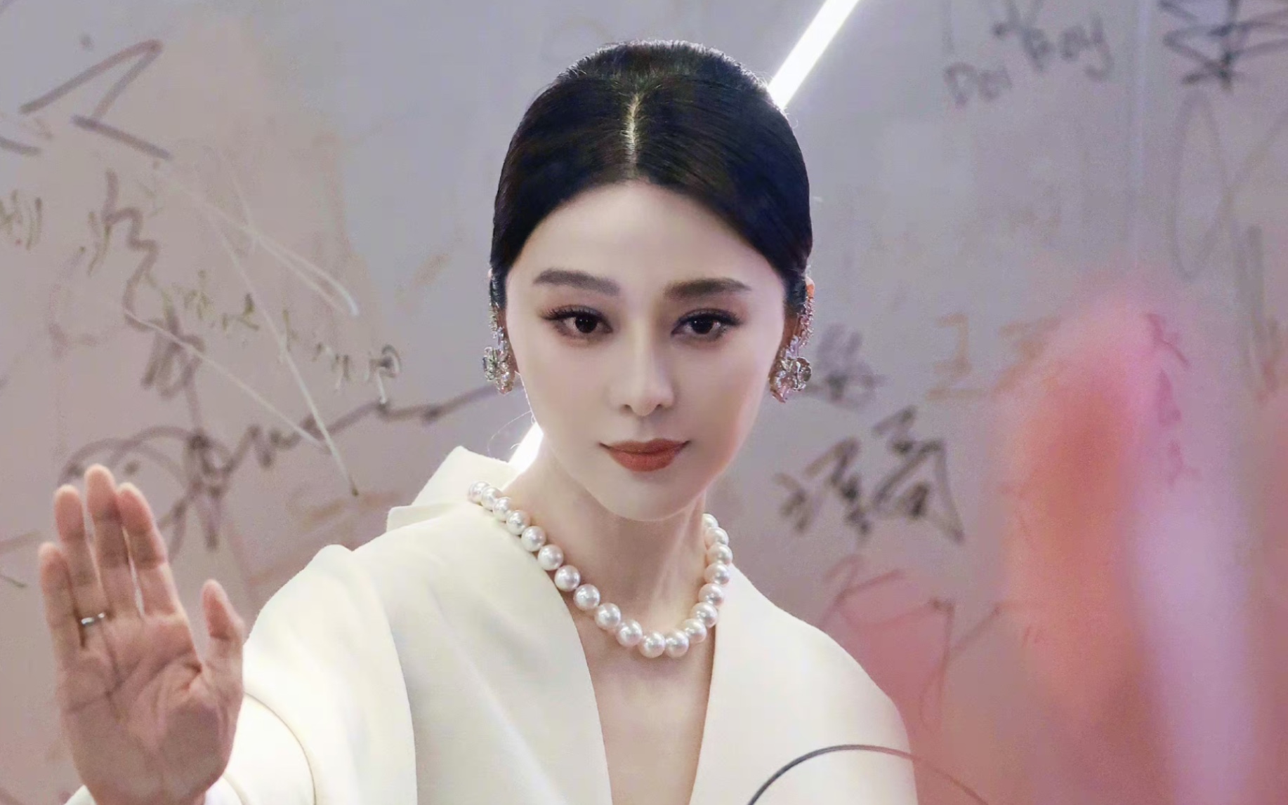 我的老天奶!范冰冰43岁超绝状态