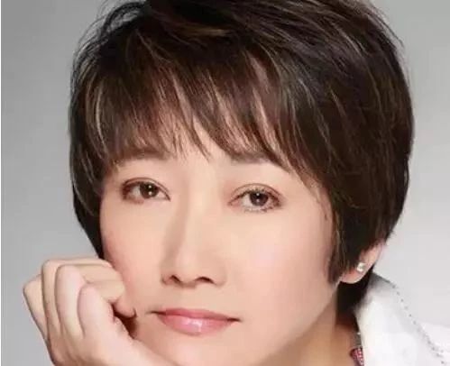 现年60岁的她,与王刚离婚后至今未婚,近照曝光风韵犹存|成方圆|王刚