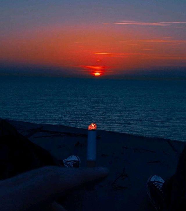 深夜丧系文案,孤独而忧伤,但能治愈很多人!