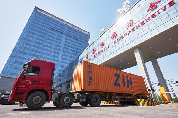 111月济南综合保税区一线进出口总额首次突破100亿