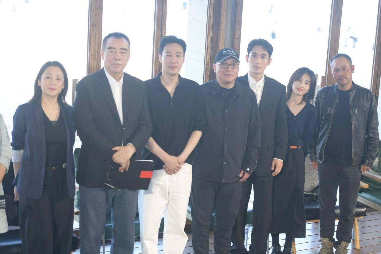 作为一部国庆献礼片,电影《志愿军》系列由陈凯歌执导,辛柏青,朱一龙