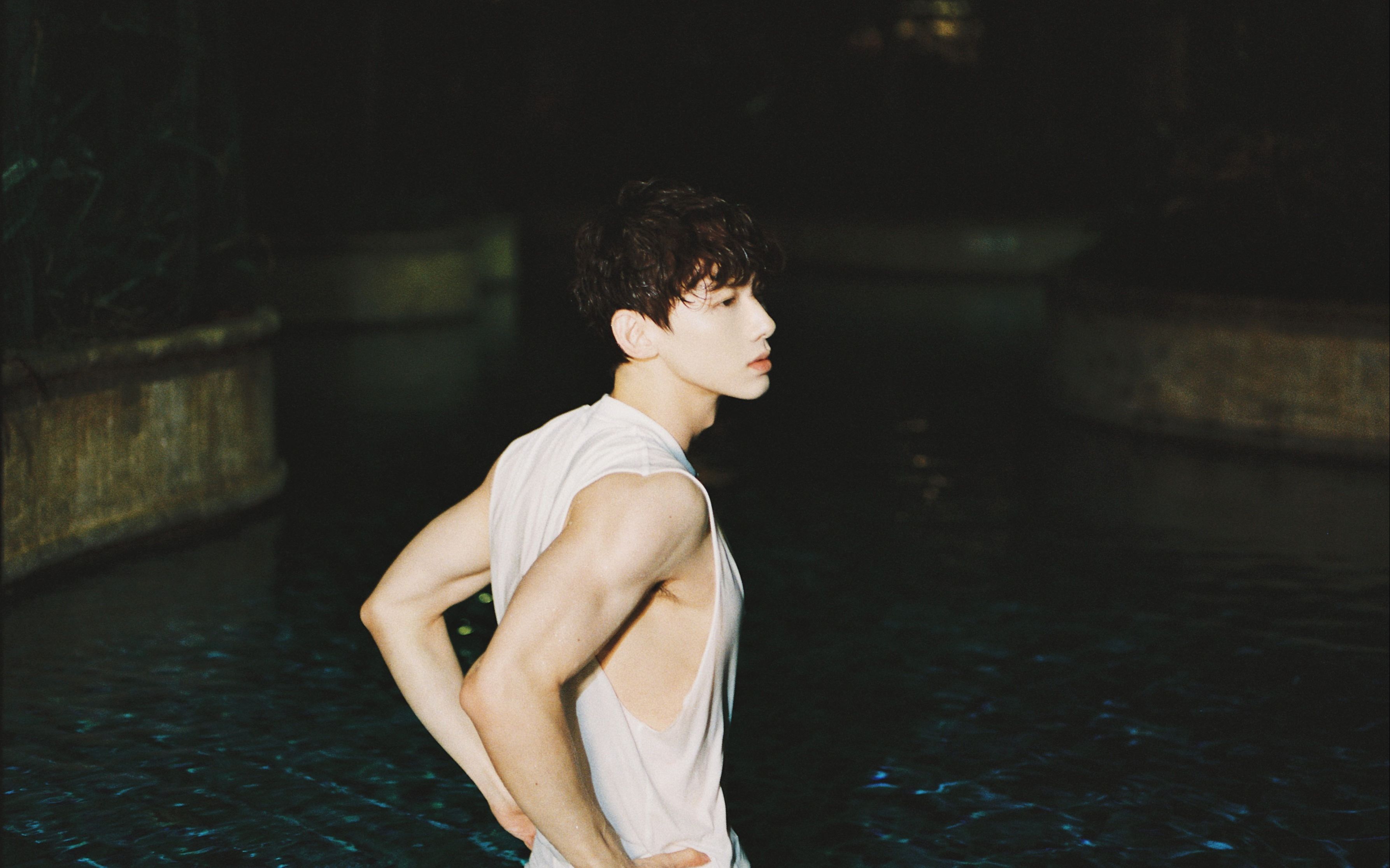 【白敬亭】啊这啊这啊这…小白这身材,是我不付费就可以看的吗