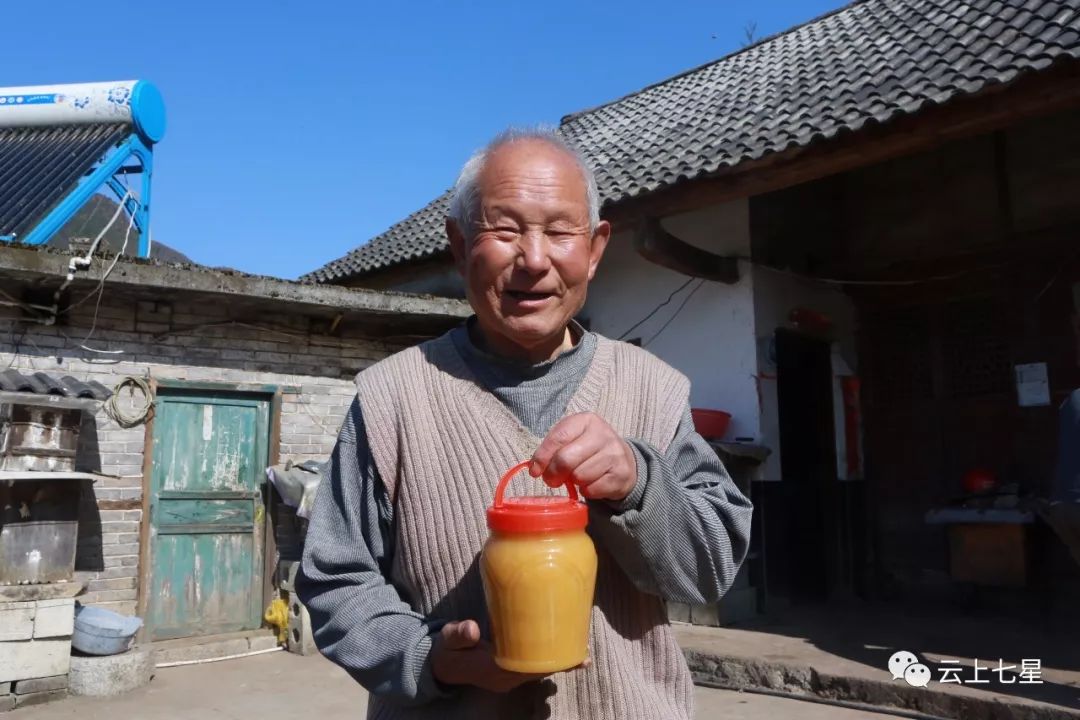 在七星关,这位78岁老人好"甜"