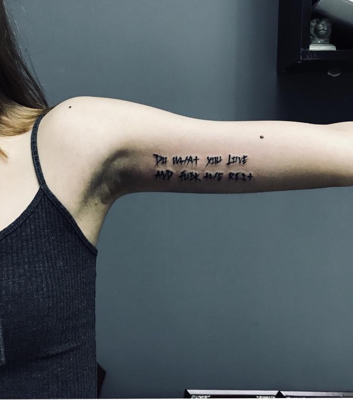 大臂内侧英文!_纹身图案手稿图片_w-万的纹身作品集