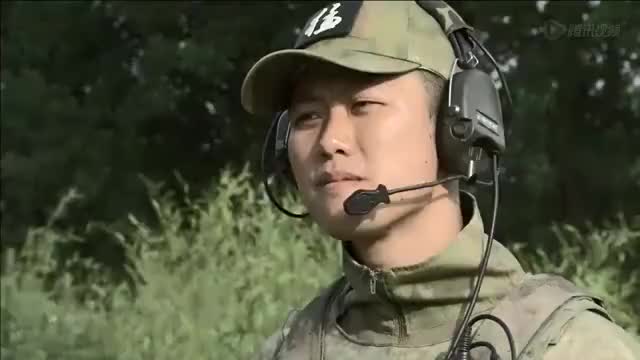 特战女兵的硬核训练配上炸裂的鼓点bgm