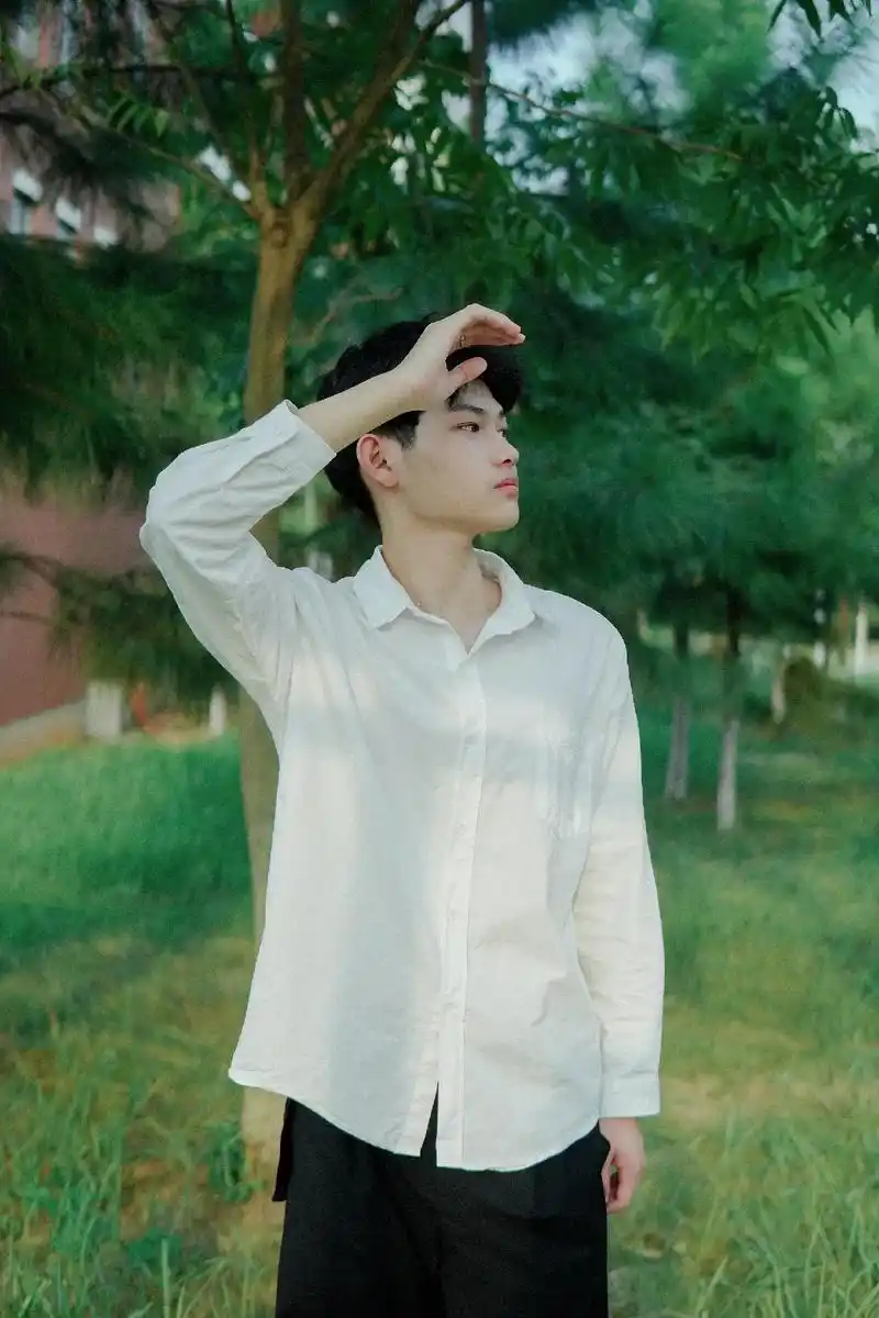 "我们都渺小普通 且各自努力" #如何拍出高级感照片 #男生 - 抖音